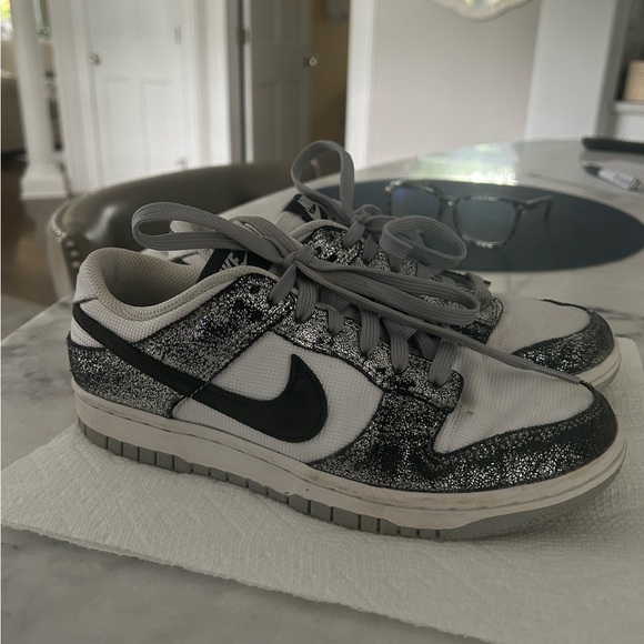 REPOST- 2021 Women Dunk Low 'Golden Gals - Picture 2 of 6